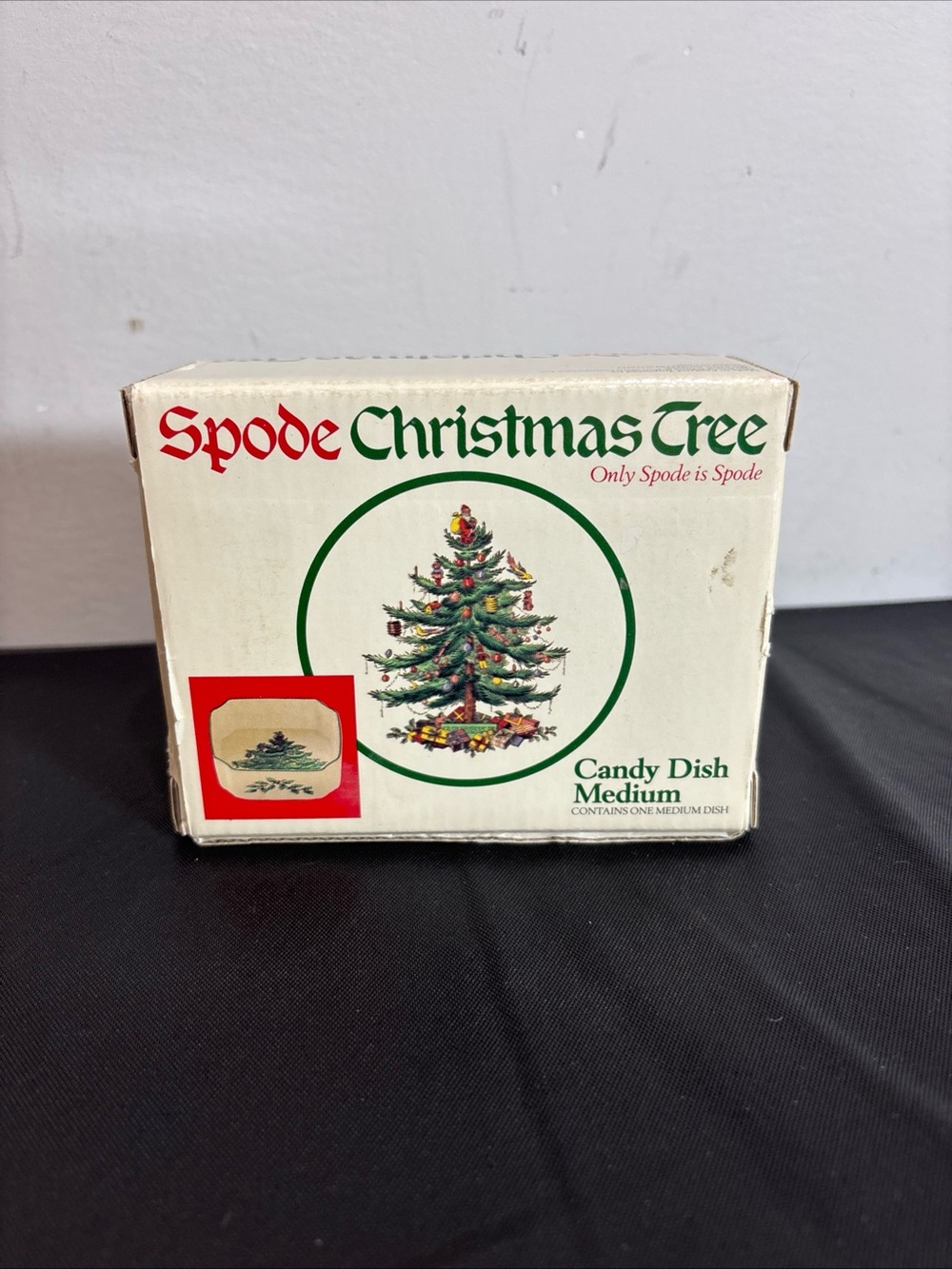 Spode Christmas Tree Candy Dish Box - Green and Red. 10/2